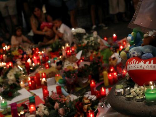 Barcellona, caccia all'ultimo terrorista: forse è in Francia