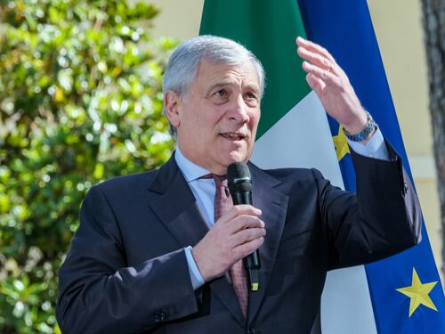 La Tunisia non può crollare, servono aiuti: Tajani lancia l’allarme migranti