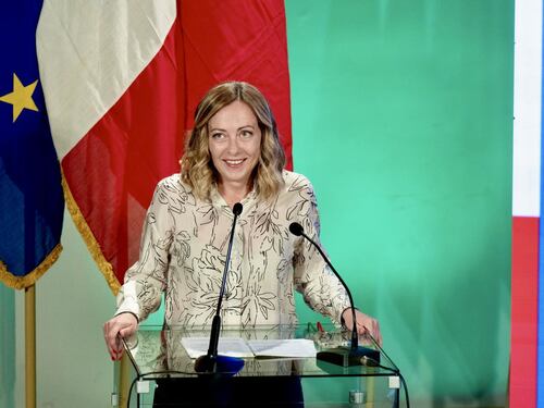 Migranti, missione di Meloni a Tripoli. Riflettori sul Mediterraneo