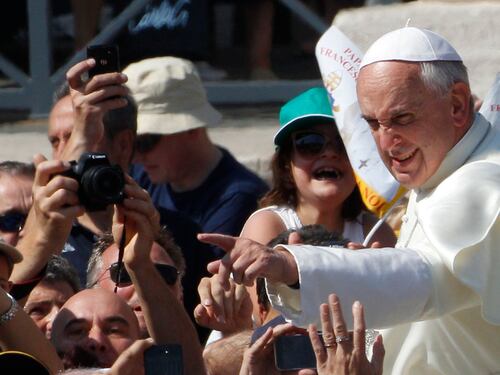 Il Papa ai giovani: siate fieri di andare controcorrente