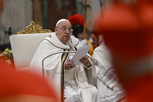 Bergoglio "non è Papa", scomunicato il sacerdote ribelle: il video dello scandalo