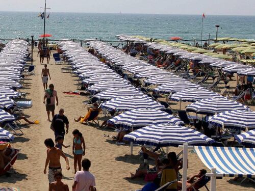 Bonus vacanze? Sì ma col tetto reddito: ecco a chi vanno i 500 euro