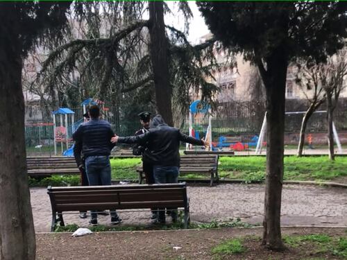 Casilino, spaccia droga ai compagni di scuola, arrestato studente di 19 anni