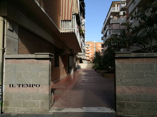Spari contro la casa della famiglia Spada. A Ostia pestaggi e macchine crivellate