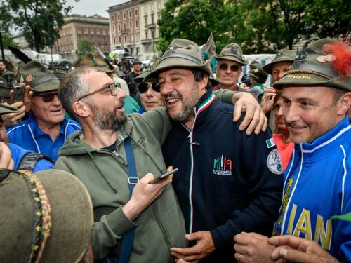 Salvini rilancia la leva obbligatoria. Gelo coi 5 Stelle sull'immigrazione