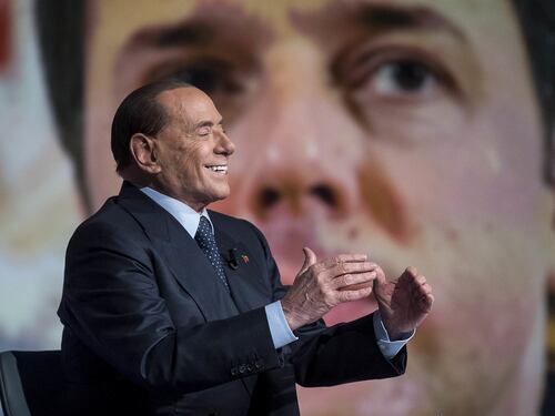 Renzi e la difesa su Berlusconi che non ti aspetti: perizia psichiatrica è persecuzione dei magistrati