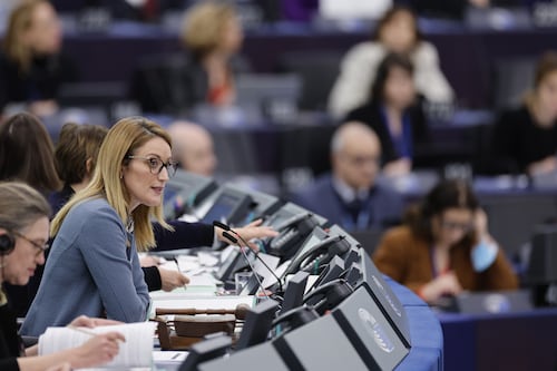 "Centinaia di doni ricevuti e mai dichiarati". Metsola provoca un nuovo scandalo a Bruxelles?