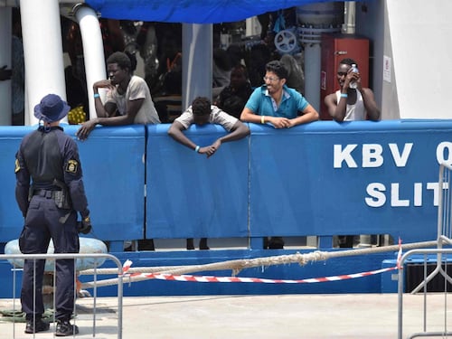 Migranti, l'Austria fa dietrofront: "No militari al Brennero"