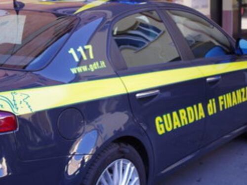 Torino, forze dell'ordine di nuovo nel mirino. Tre finanzieri feriti nel Cpr