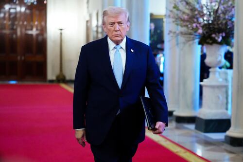 Guerra, l’annuncio di Trump: “Discussioni costruttive con l’Iran. Stop attacchi energia”