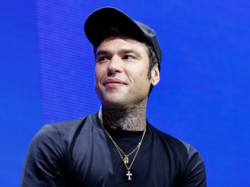 Fedez, “istigazione all’odio razziale”. La denuncia per la canzone della vergogna su Sinner