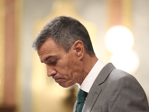 Spagna, giornalisti schedati e catalogati: lo scandalo della lista di proscrizione del governo Sanchez