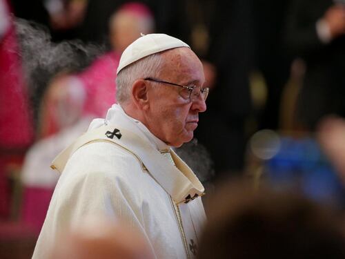 Papa Francesco: "La doppia vita dei preti malattia della Chiesa"