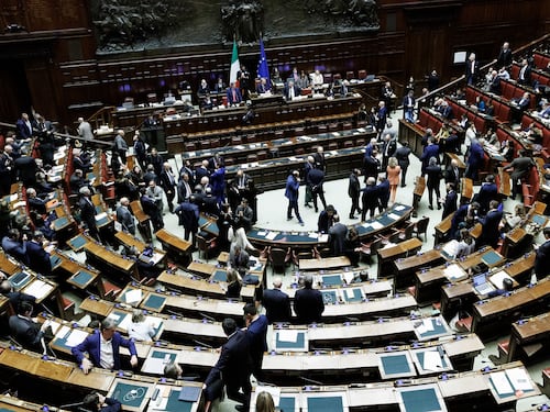 Stipendi ministri, la politica ha un costo. Marcia indietro scelta tattica