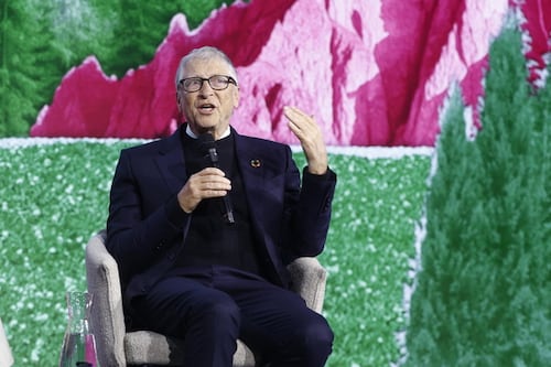 Epstein files, Bill Gates crolla con il suo staff: "Relazioni con due donne russe"