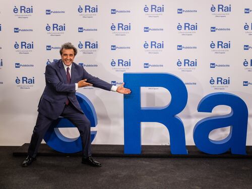 Incredibile ma vero: la Rai di Salini promuove Canale 5