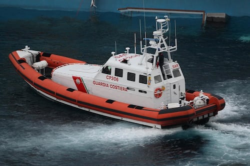 Tragedia di Crotone, la Guardia Costiera: nessuna richiesta di soccorso dalla barca