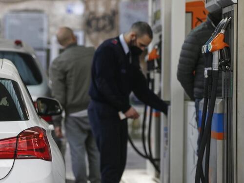 Scherzetto del governo sugli sconti di benzina e diesel: dureranno dieci giorni in meno