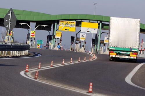 Autostrade, pedaggi più cari dal primo gennaio. Sull'A24 aumenti del 12,8%: tutte le tratte