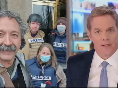Una giornalista ucraina e un operatore americano uccisi. "I russi li prendono di mira", Putin fa la guerra anche ai media