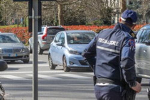 Milano, vigile muore durante un inseguimento in moto a un'auto pirata