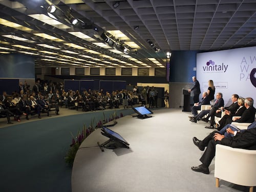Il terrore degli operatori del vino: senza la Russia di Vladimir Putin che fine farà Vinitaly?