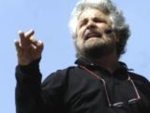 Grillo tuona sull'Italia di "Pisapippa" ma i grillini lo mollano: "Populista"