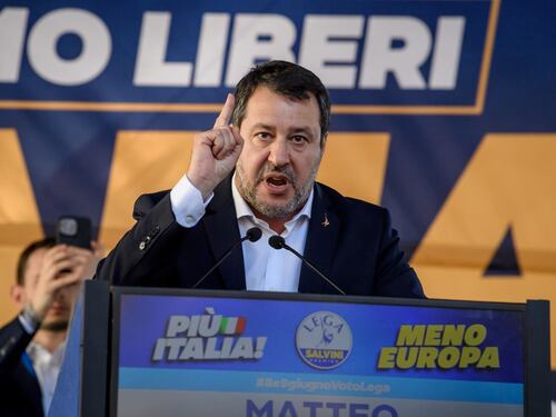 Salvini spegne la polemica: "Mattarella ha il nostro rispetto". Nel mirino Macron