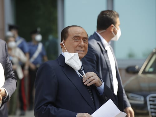 Se non mi date retta mi dimetto. Berlusconi minaccia tutti sul Mes