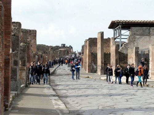 Furto negli scavi di Pompei: rubata borchia del VI secolo a.C.