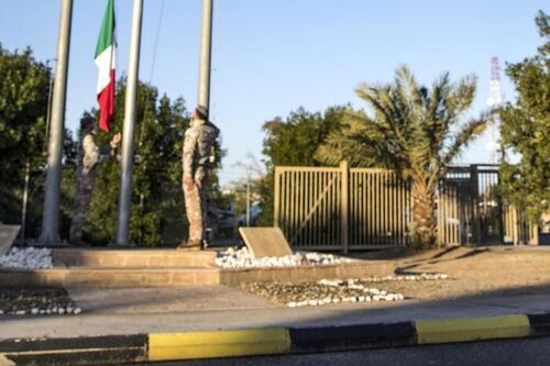 Iran, colpita base italiana in Kuwait. Crosetto e Tajani: "Non ci faremo intimidire"