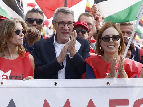 Meloni, il video degli insulti sessisti: ecco gli "slogan politici" dei militanti Cgil