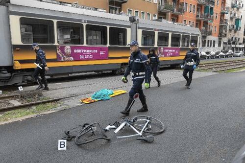 Milano, ragazzo di 14 anni muore in bicicletta. Travolto dal tram mentre va a scuola