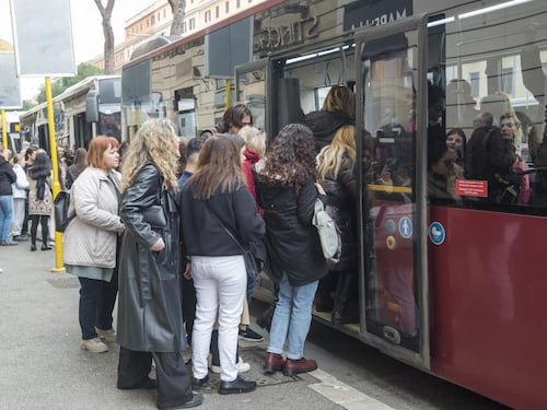 Sciopero, venerdì nero per i trasporti a Roma: a rischio treni e mezzi Atac