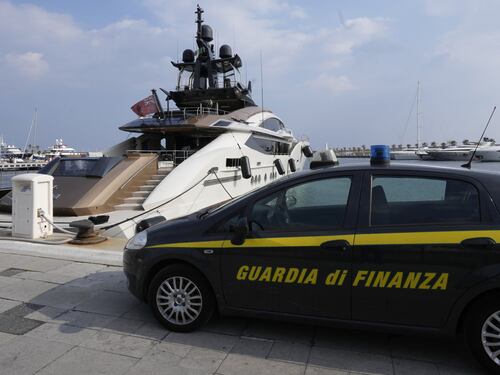 Gli yacht sequestrati agli oligarchi russi ci costano una valanga di soldi: "Siamo molto preoccupati"