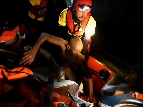 Migranti, l'Europa segue il piano di Piantedosi