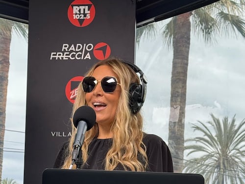 Sanremo, Selvaggia Lucarelli e l'incontro al ristorante con la mamma di Fedez: come va a finire...