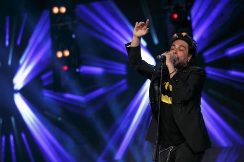 Tony Effe "dell'Esselunga musicista" nel mirino di Sarcina: il "vaffa" al concerto