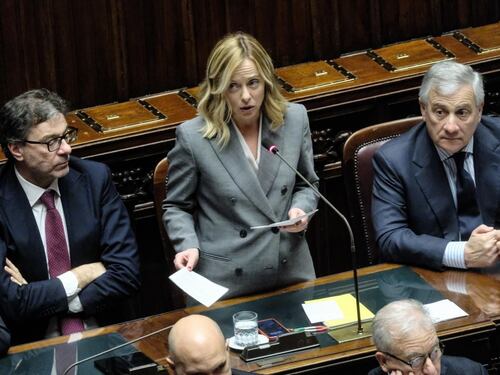 Meloni alla Camera inchioda la sinistra sui migranti: "Tenta di distruggere ma.."