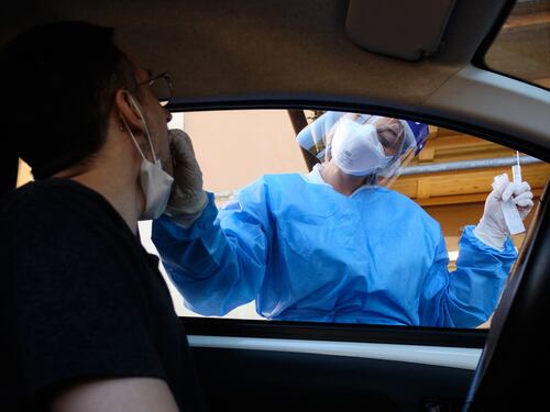 Calano i contagi nel Lazio, ma in Italia uno su dieci è positivo a Roma