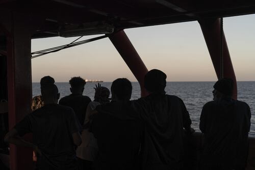 Francia: "Fate sbarcare i migranti della Ocean Viking e li prenderemo noi"