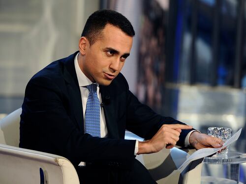 Di Maio: "Faccio un passo indietro, ma anche Berlusconi si faccia da parte"