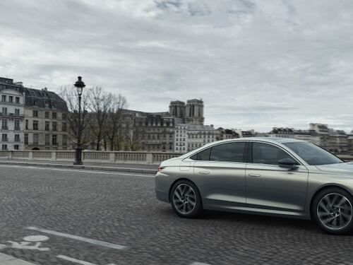 DS 9 E-Tense la grande berlina francese