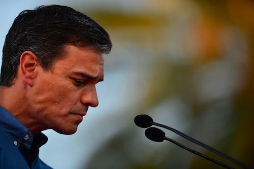 Sanchez si dimette e gioca la carta del voto. Dagli scandali al disastro di Ceuta