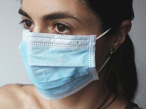 Insieme al Coronavirus è arrivato anche il sex coach: il Covid si porta via l'amore