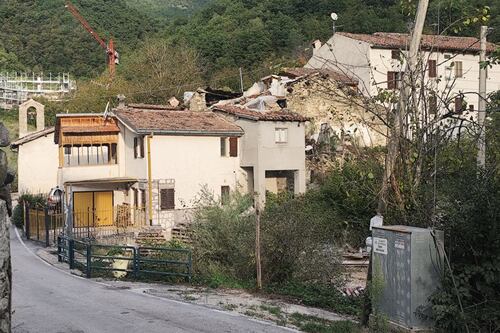 Amatrice, la speranza tramontata: "Viviamo ancora negli alloggi temporanei"