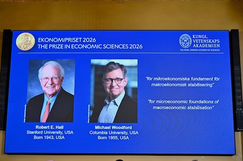 Nobel per l’economia a Woodford e Hall: premiati i modelli contro recessioni e inflazione