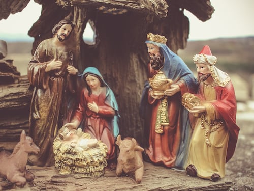 Avellino, Natale e tradizioni stravolte: "Presepe con due Marie"