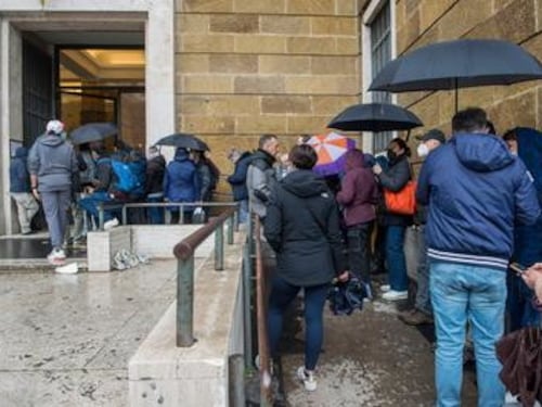 File agli uffici per la tessera elettorale. Oggi e domani aperture straordinarie