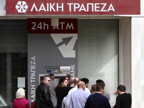 A Cipro banche chiuse fino a giovedì. Fitch taglia il rating a Laiki bank e Cyprus bank